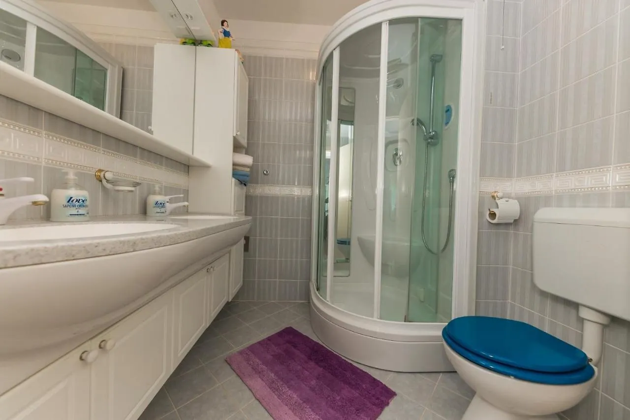 Apartments By The Sea Arbanija, Ciovo - 14825 Trogir